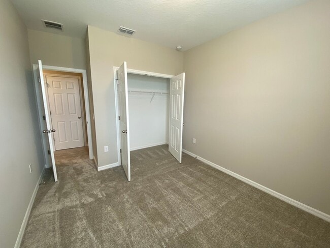 Building Photo - 4/2/5 Winter Garden Townhouse