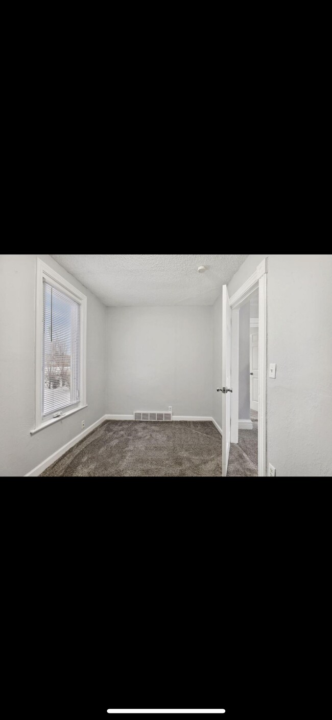 Building Photo - 1060 Arcade St