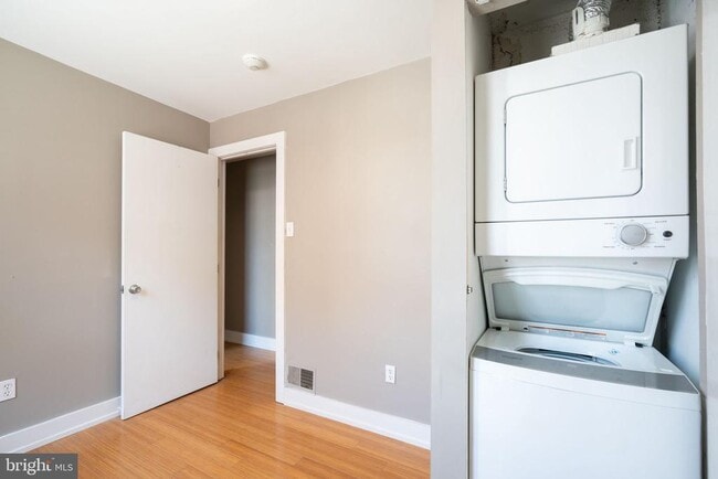 Building Photo - 2351 Christian St