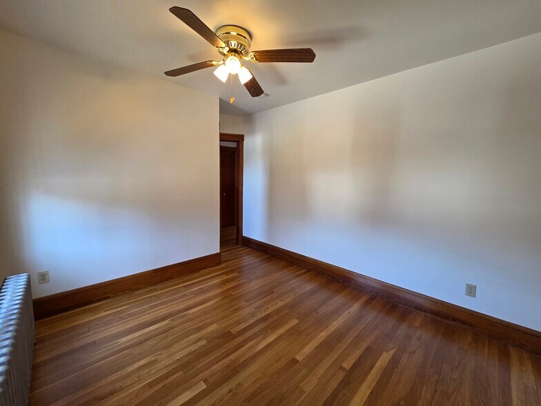 Building Photo - 12 Maple St