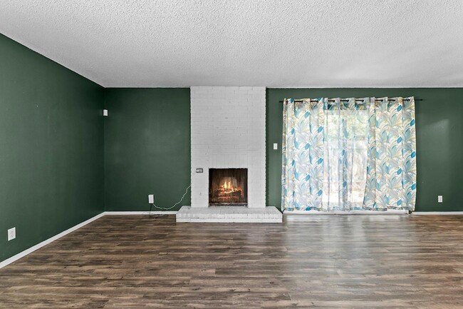 Building Photo - 9011 Quail Valley Dr
