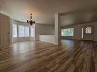 Building Photo - Massive and Expansive 5 Bedroom Green Vall...