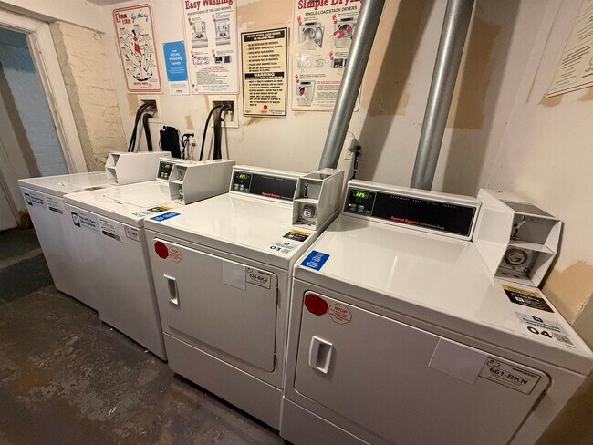 Building Photo - 204 6th St