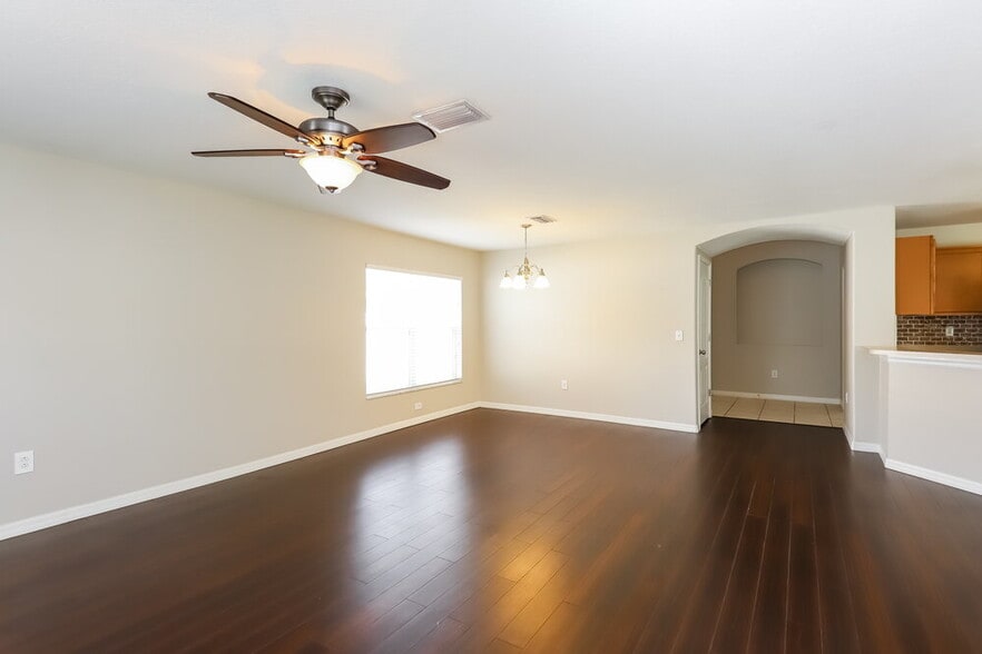 Building Photo - 10721 Shady Preserve Dr