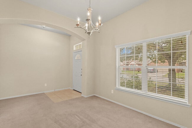 Building Photo - 2818 Lockeridge Oaks Dr