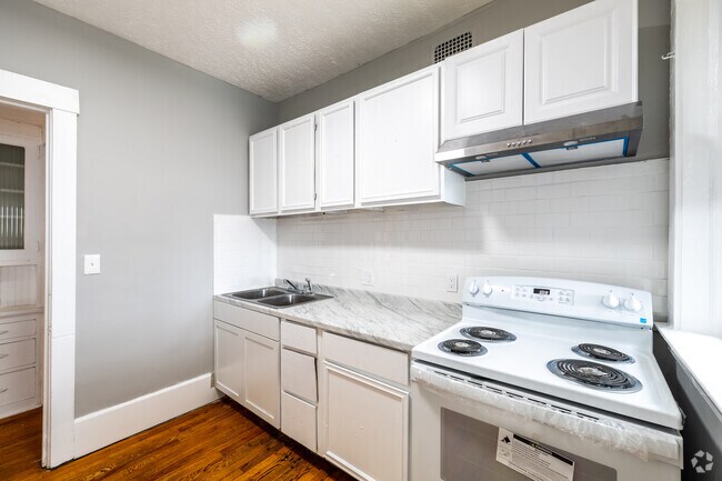 3BR, 1 1/2BA - 1,300SF - Kitchen - Clarisa Properties