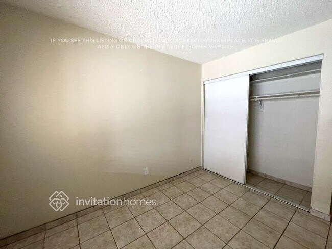 Building Photo - 7517 W Mercer Ln