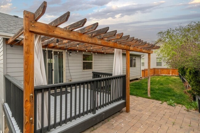 Building Photo - Refined Living in the Heart of Bend — Fully Remodeled Home for Lease