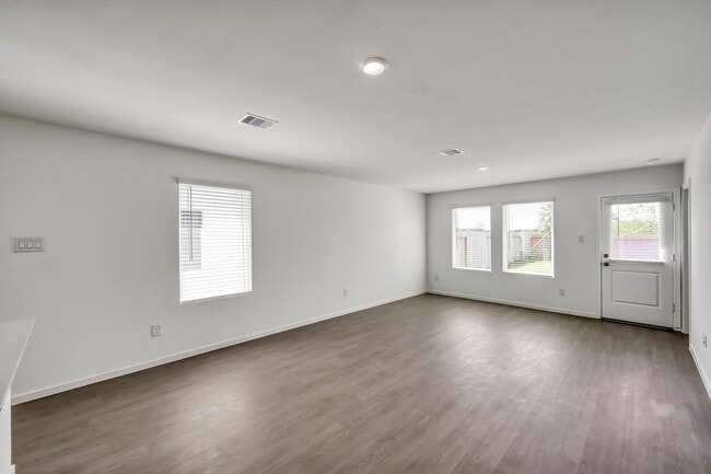 Building Photo - 29635 Knollwood Bay Rd