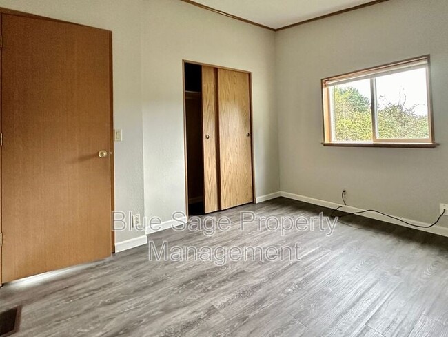 Building Photo - 110 Green Briar Ln