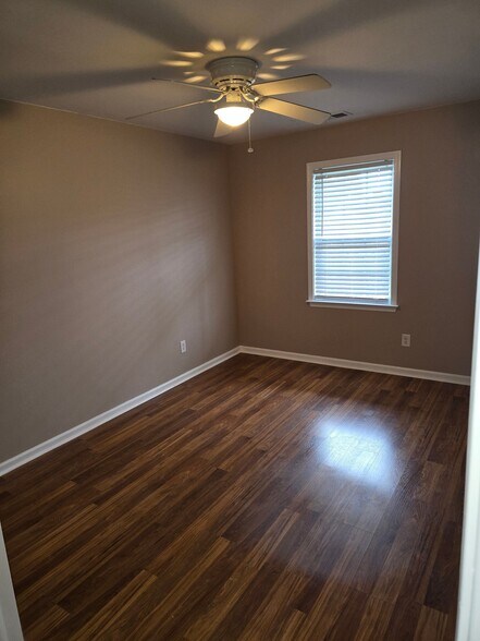 Building Photo - 1750 Pepperwood Way