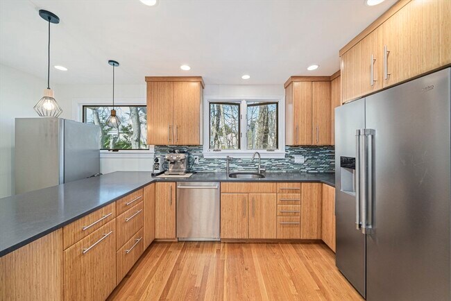 Building Photo - 66 Roosevelt Rd