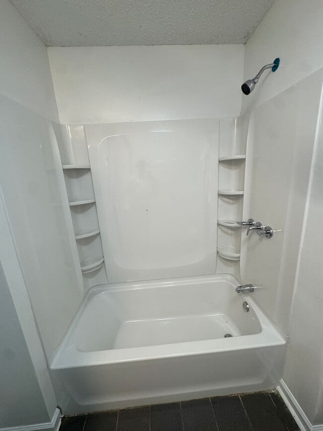 Building Photo - 3 Bed / 1 bath Available Now in Weiner, AR