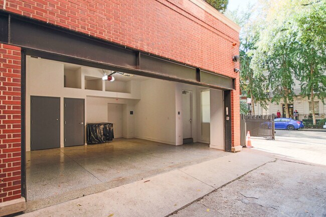Building Photo - 36 E Schiller St