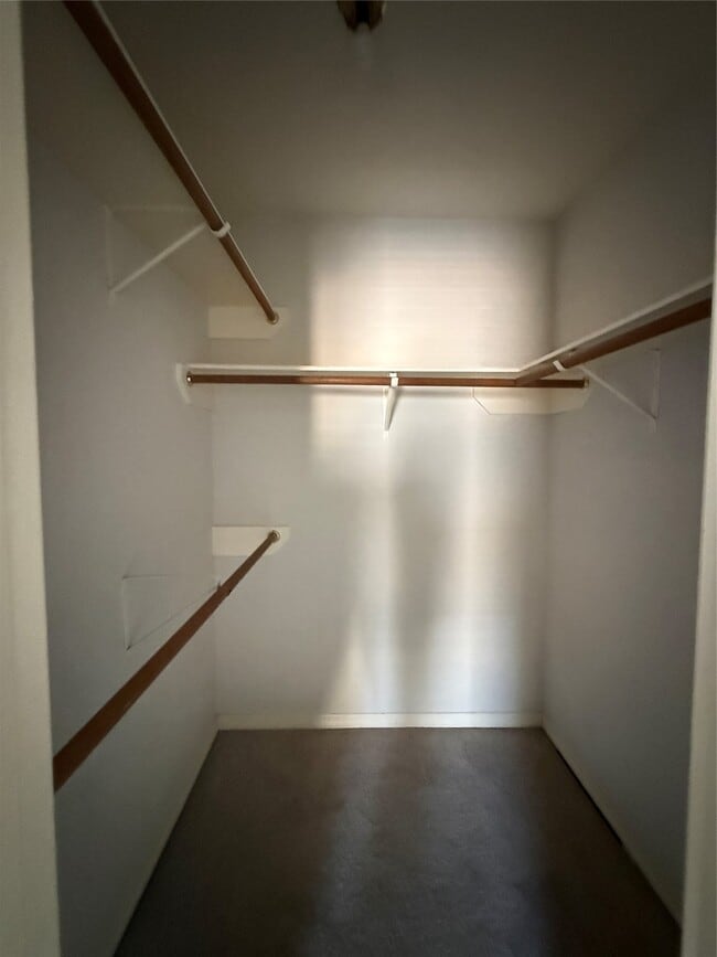 Building Photo - 523 Earls Ct Dr