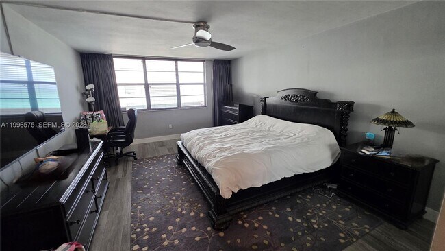 Building Photo - 5825 Collins Ave