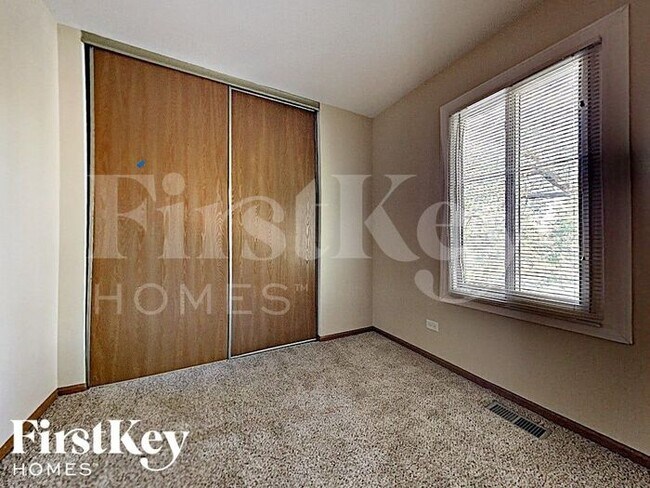 Building Photo - 1525 Cumberland Rd