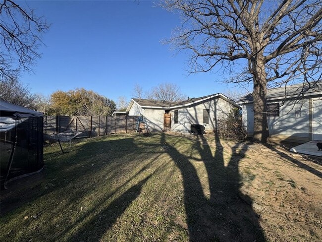 Building Photo - 207 Chippendale Ave