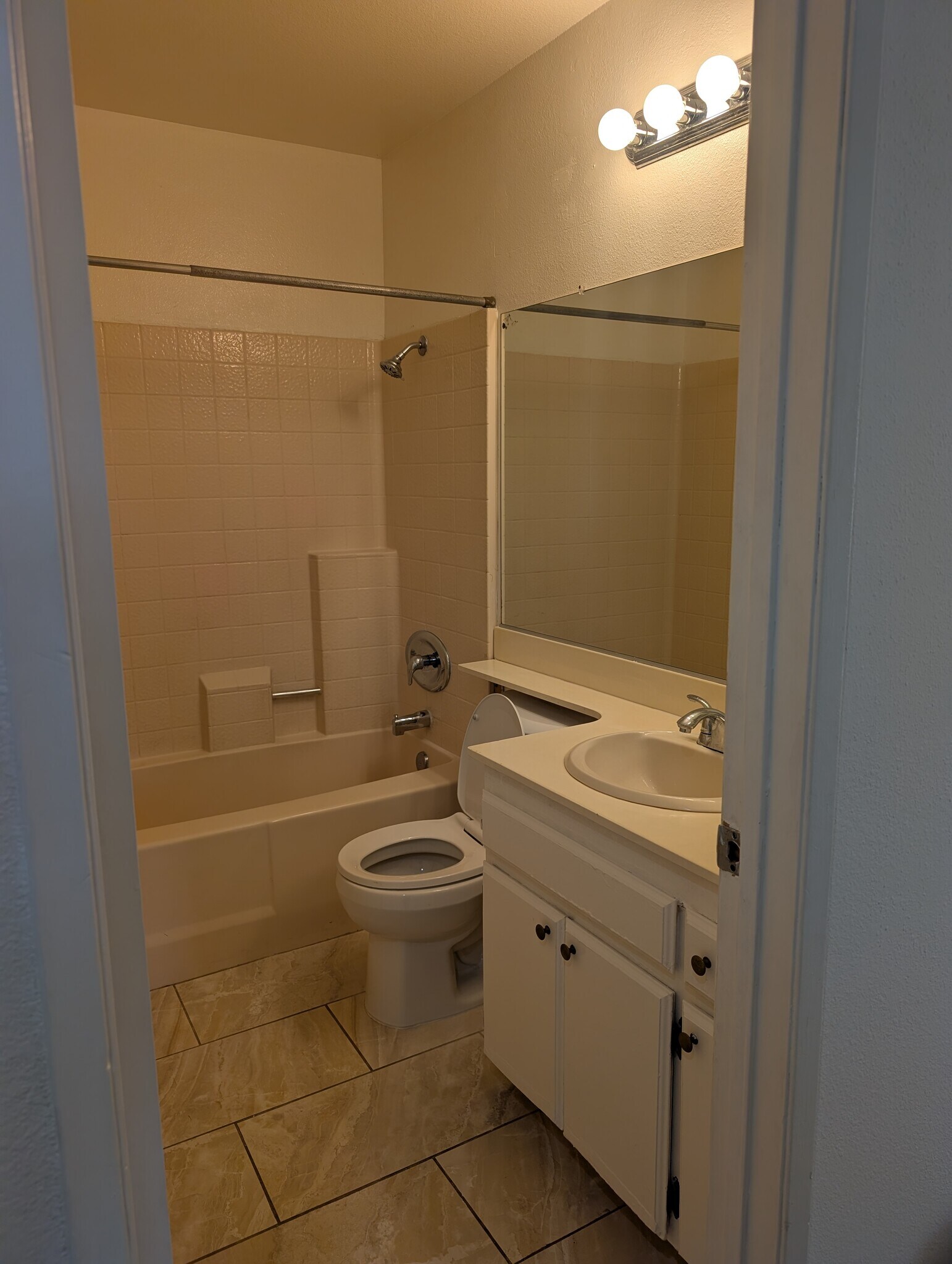 Building Photo - 9408 Twin Trails Dr