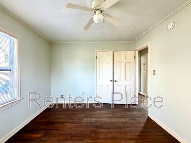 Building Photo - 4707 E 7th St