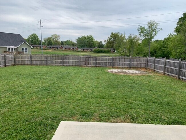 Building Photo - Maryville 37804 - 3 Bedroom, 2.5 Bath Home - Contact Debra Johnson (865) 591-8281