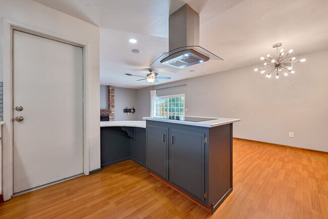 Building Photo - Charmingly Remodeled 3 Bed, 2 Bath Home Ne...
