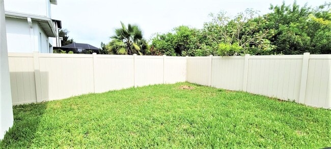 Building Photo - Spacious 4/2.5 Home