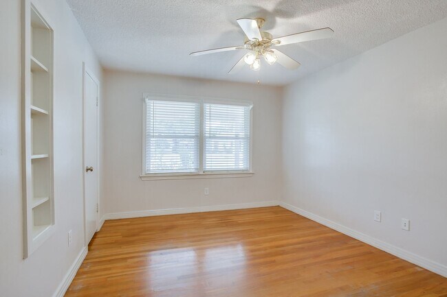 Building Photo - Pre leasing for fall 2026! 4/2 in Tech Terrace