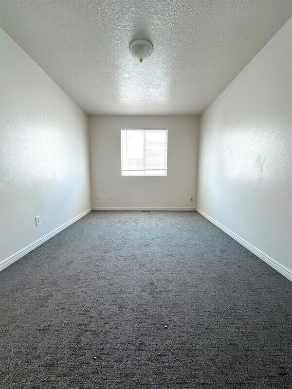 Building Photo - 1670 W 100 N