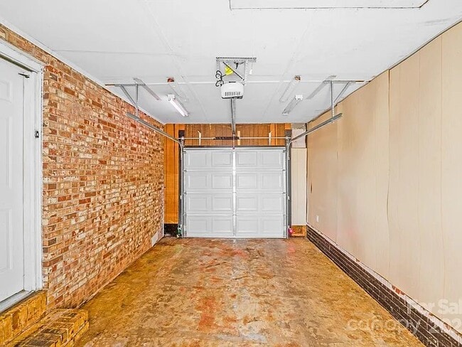 Building Photo - 712 Stevens St