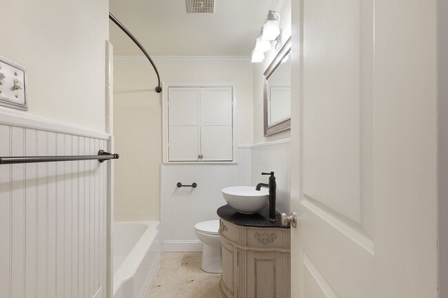 Building Photo - Charming North Decatur Rental – Steps from...