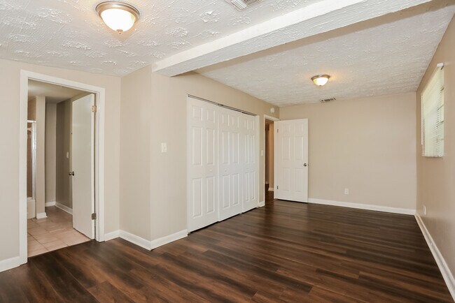 Building Photo - 8863 Yeoman Dr