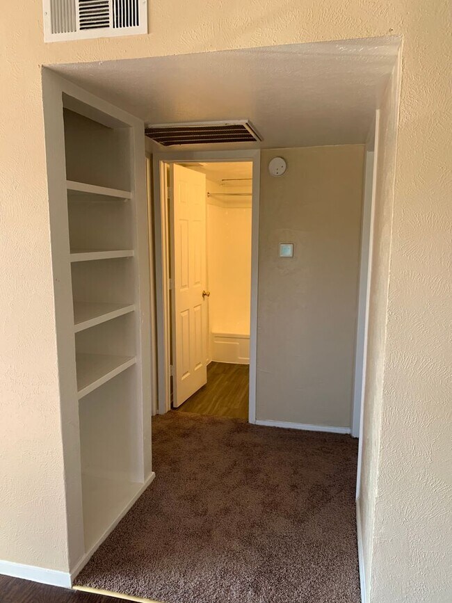 Building Photo - Spacious 3-Bedroom Apartments in Dallas – Starting at Just $1,350/Month