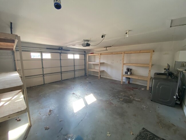 Building Photo - 1317 Oakdale Dr