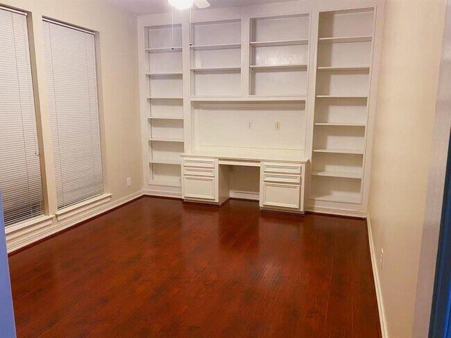 Building Photo - 4807 Whitby Cir