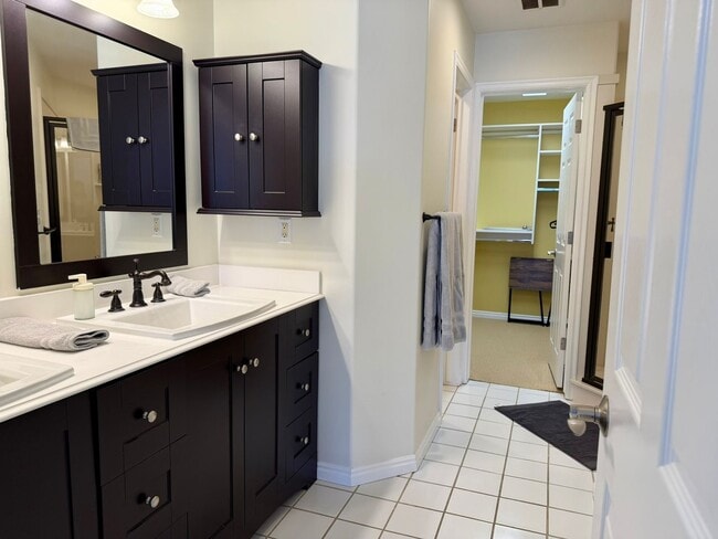 Building Photo - Townhouse within Walking Distance of Downtown Sugarhouse