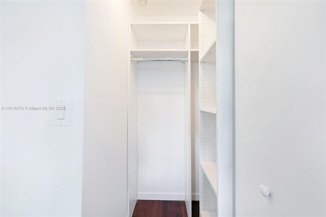 Building Photo - 300 South Pointe Dr