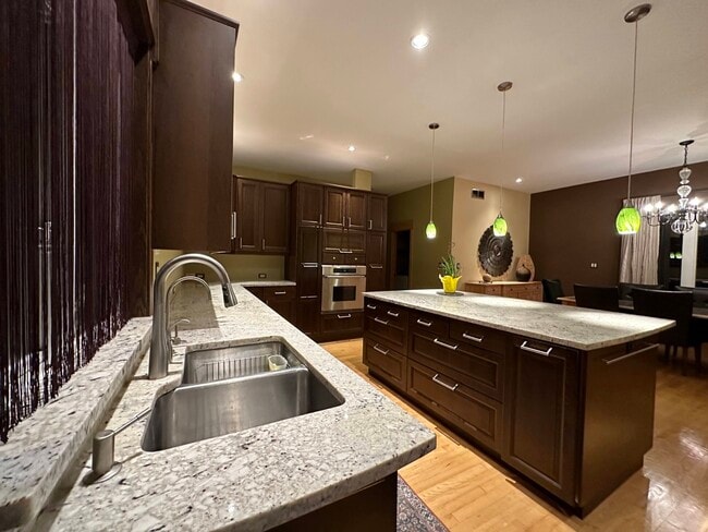 kitchen - 1700 N Windsor Dr