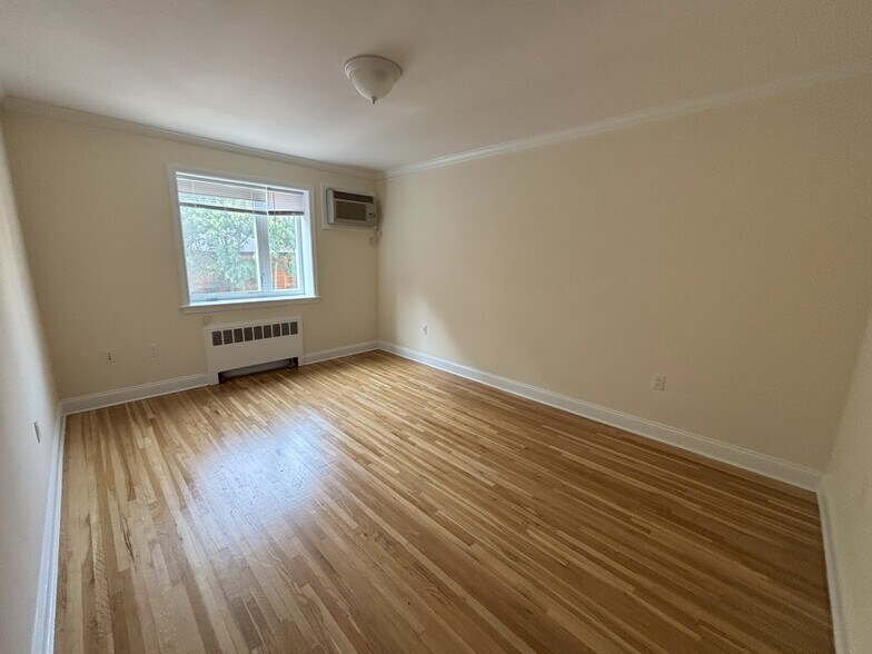 Building Photo - 105 Longwood Ave