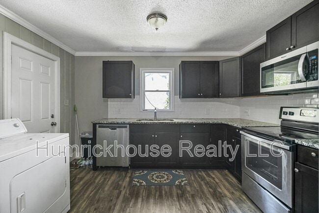 Building Photo - 2320 Olando St