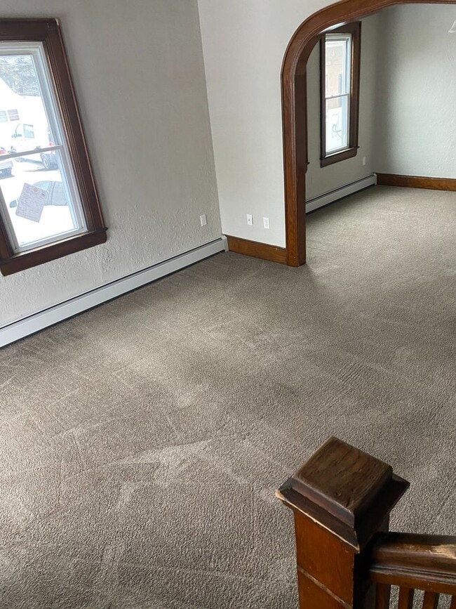 Building Photo - 820 Main St