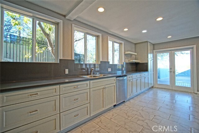 Building Photo - 3915 Fredonia Dr