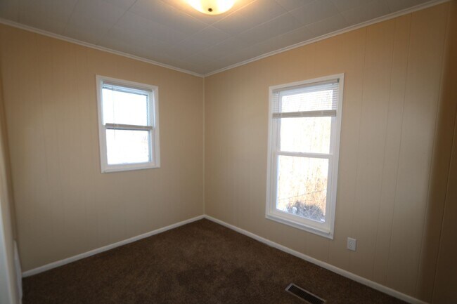 Building Photo - 104 S Garfield Ave
