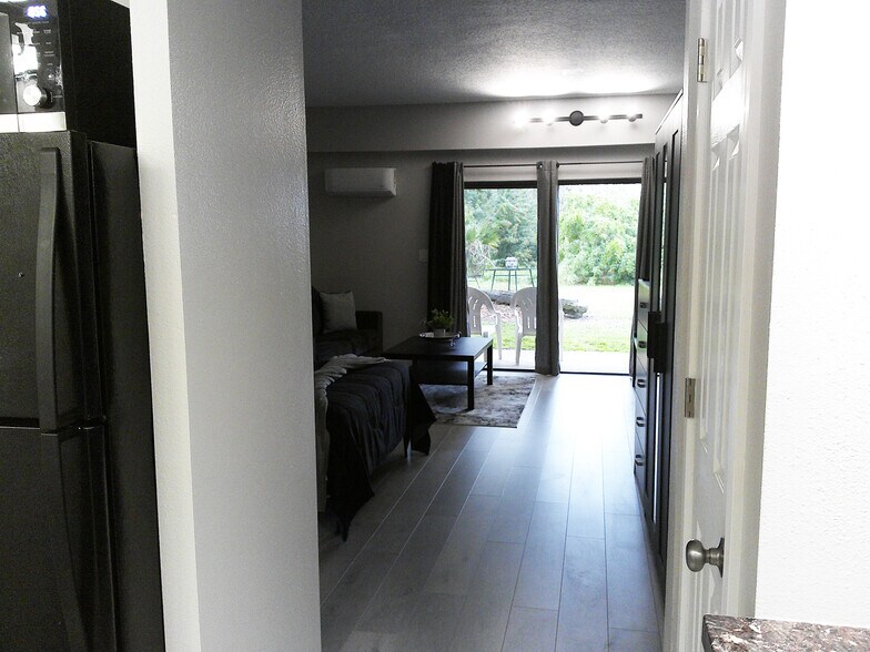 Primary Photo - 2180 Country Club Dr