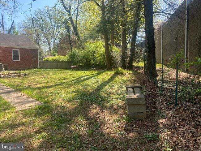 Building Photo - 2200 Greenwich St