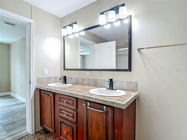 Building Photo - 7515 Rooks Dr