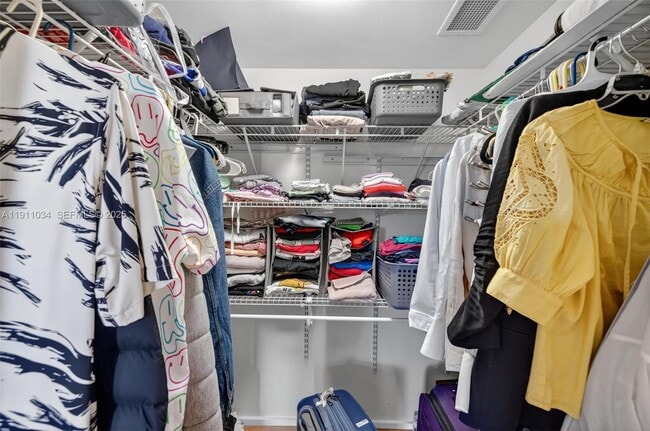 Building Photo - 19501 W Country Club Dr