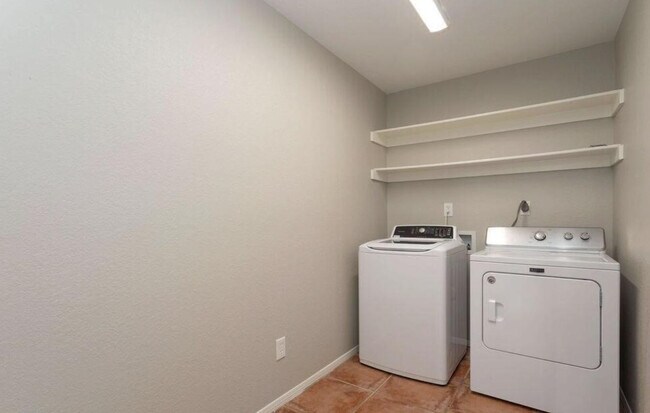 Building Photo - 15013 N Calle Del Prado