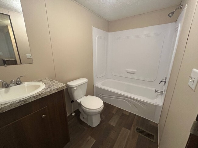 Building Photo - 302 Autumn Ln