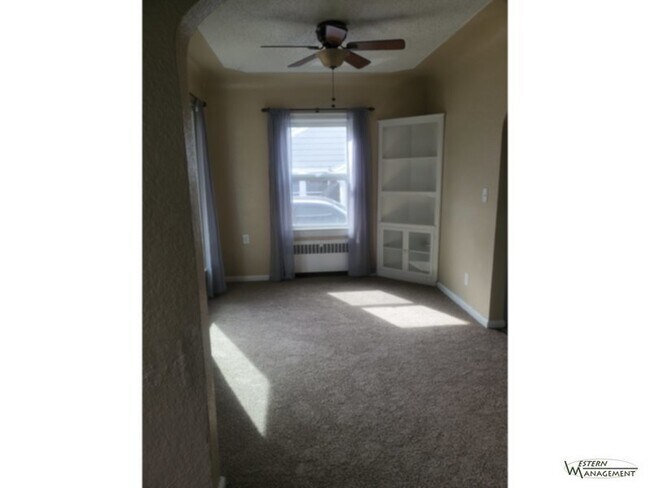 Building Photo - Charming 2 Bed, 1 Bath: Close to Hospitals...
